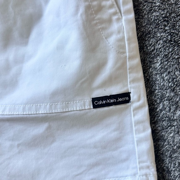 Woman’s short - Picture 2 of 3